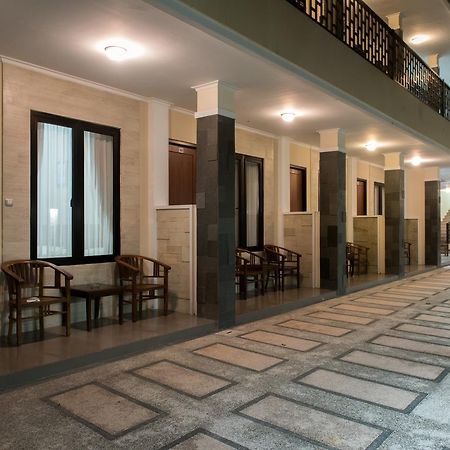 Hotel Wisma Djaja Syariah Bojonegoro Экстерьер фото