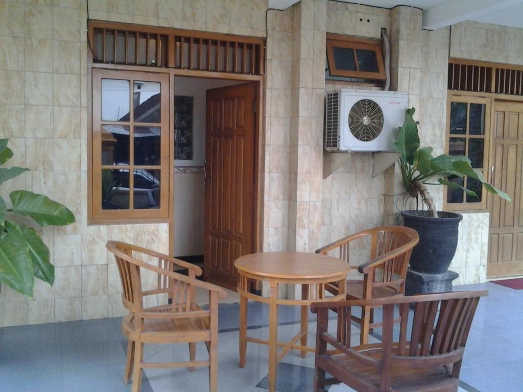 Hotel Wisma Djaja Syariah Bojonegoro Номер фото