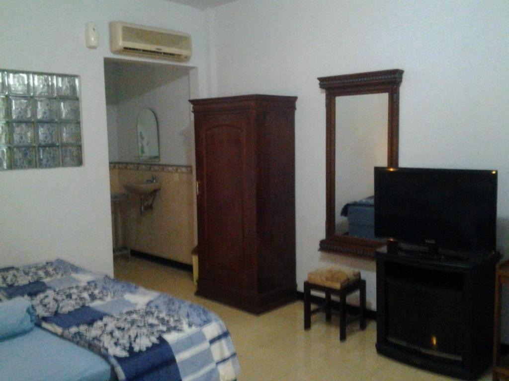 Hotel Wisma Djaja Syariah Bojonegoro Номер фото