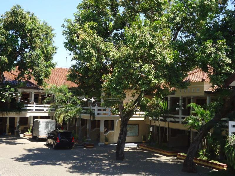 Hotel Wisma Djaja Syariah Bojonegoro Экстерьер фото