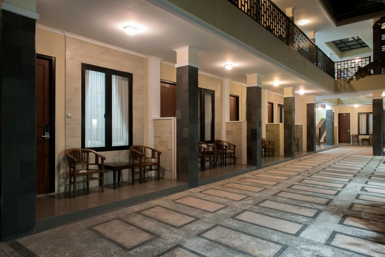 Hotel Wisma Djaja Syariah Bojonegoro Экстерьер фото