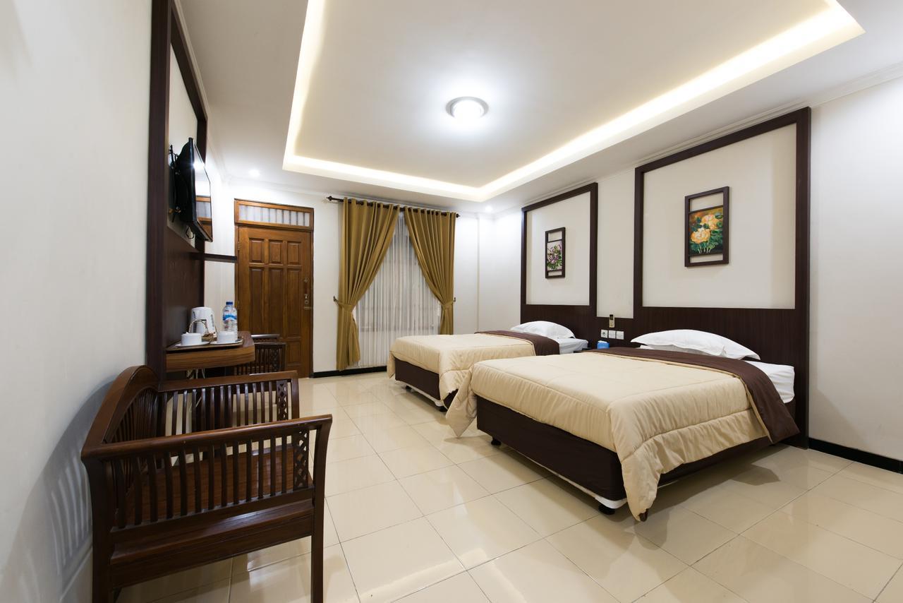 Hotel Wisma Djaja Syariah Bojonegoro Экстерьер фото