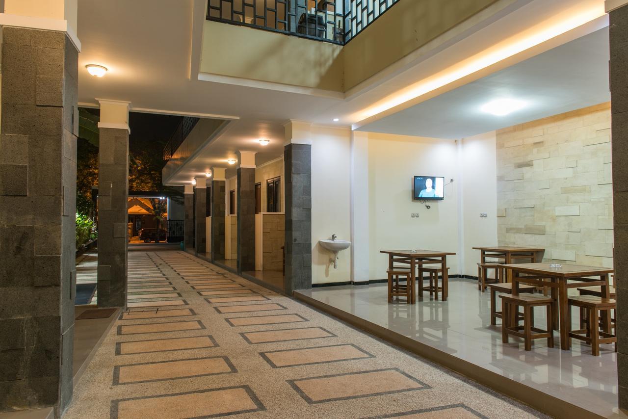 Hotel Wisma Djaja Syariah Bojonegoro Экстерьер фото