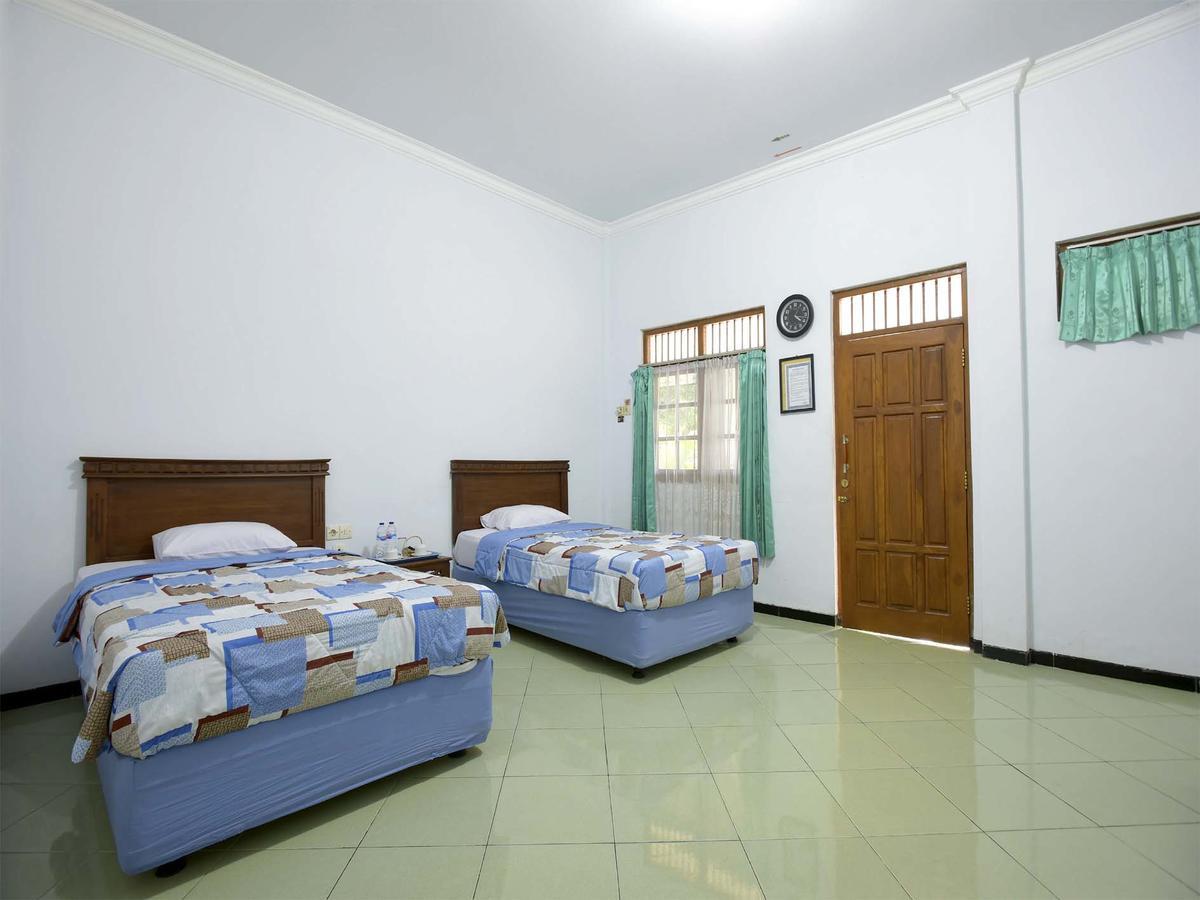 Hotel Wisma Djaja Syariah Bojonegoro Экстерьер фото